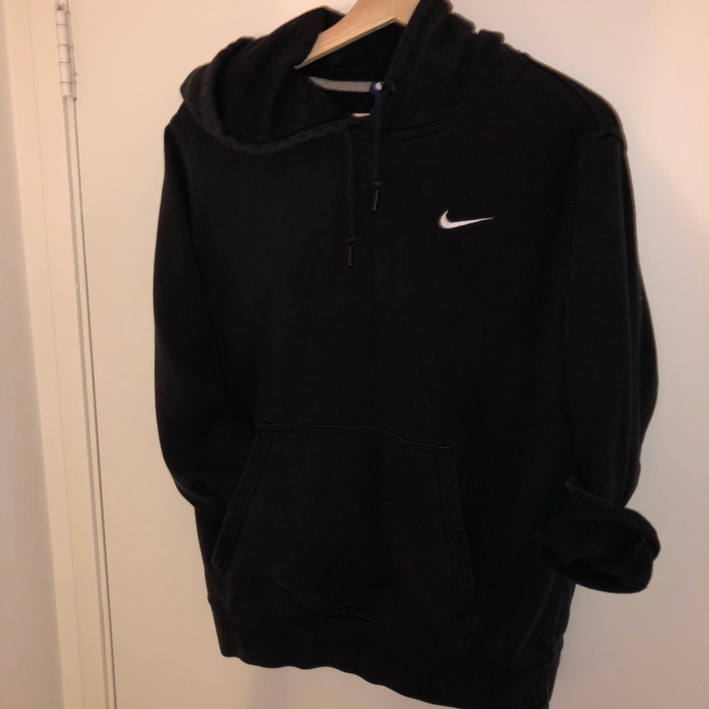 Nike hoodie men’s size m can fit females m/l